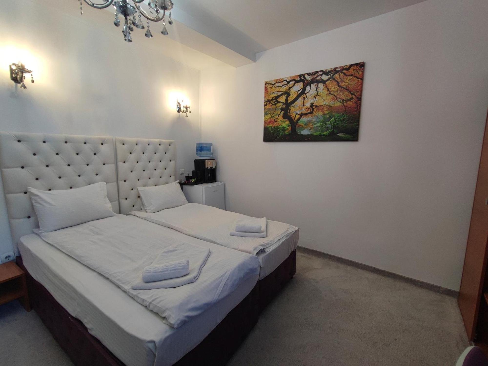Iris Boutique Therme & Bucharest Otopeni Airport Exterior foto