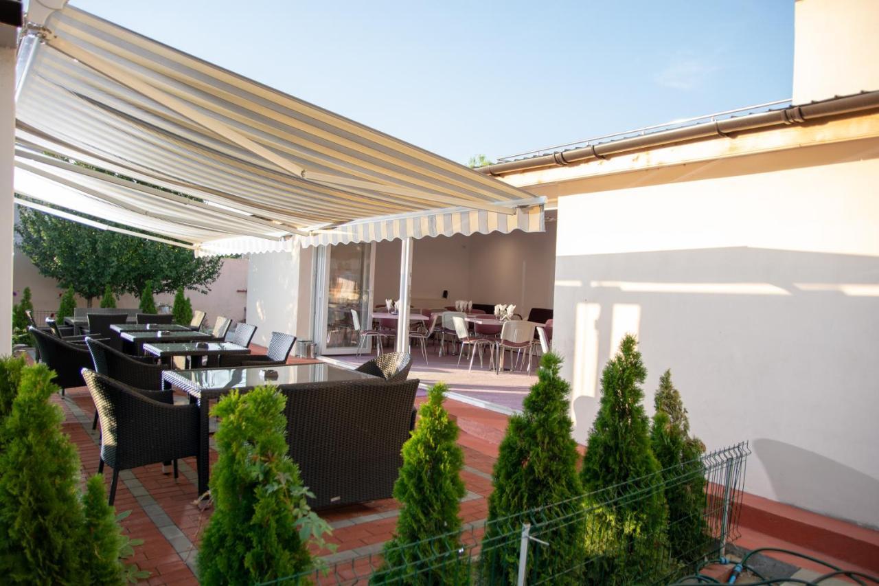 Iris Boutique Therme & Bucharest Otopeni Airport Exterior foto